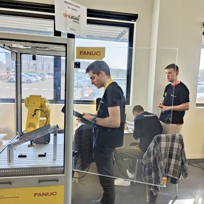 L'équipe d'UniLaSalle lors des Olympiades FANUC de robotique industrielle 2025