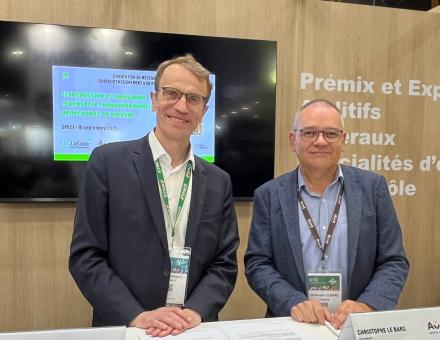 signature de la chaire d'enseignement et de recherche « Transmission et Innovation : Repenser le renouvellement des générations en élevage »