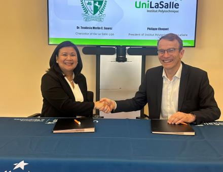 Dr. Teodosia Merlin C. Suarez, chancellor de DLSL et Philippe Choquet, directeur général d’UniLaSalle